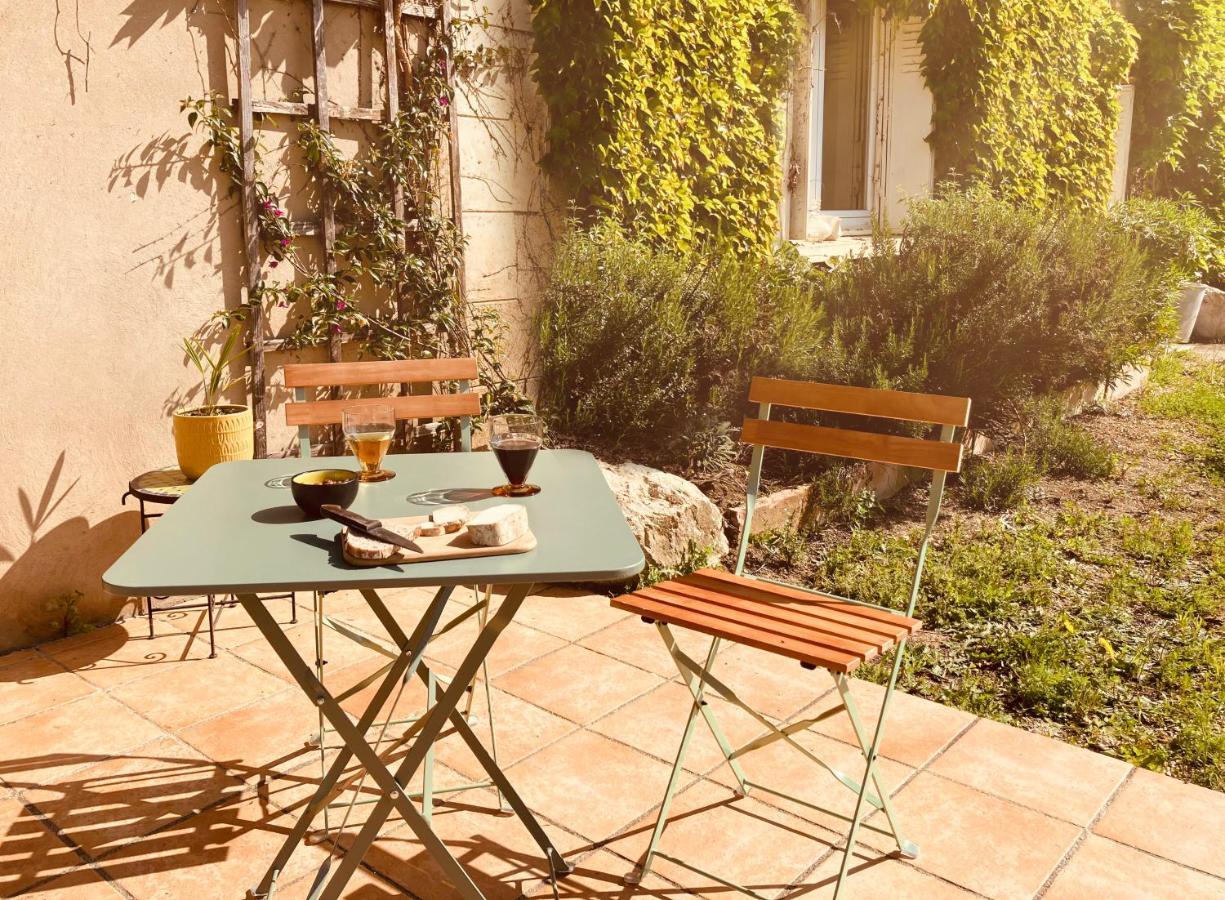 Le Repaire De La Reveuse Bed and Breakfast Saint-Frajou Εξωτερικό φωτογραφία